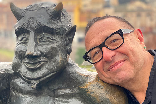 Waldemar in front of Segovia Devil - © Bernard Kelly
